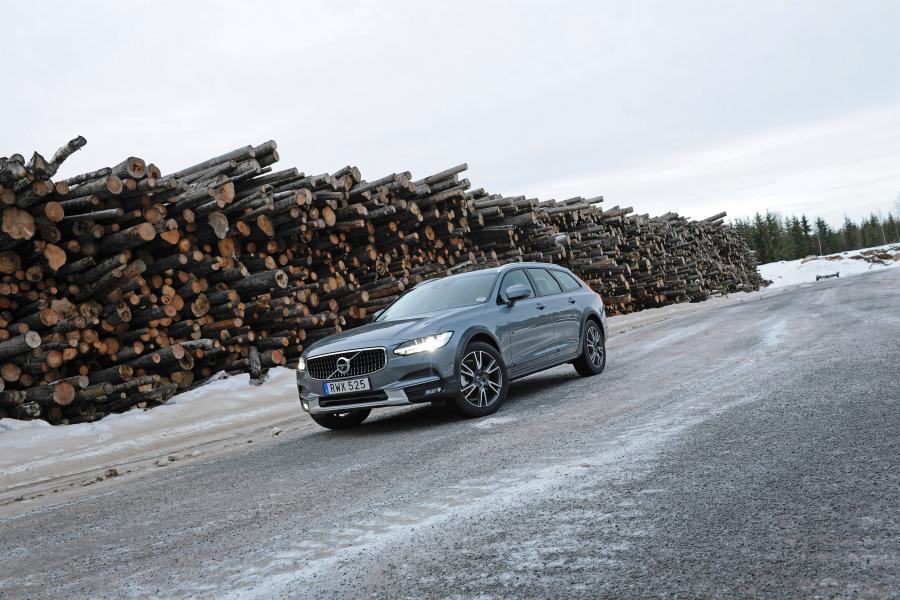  Volvo V90 D5 Cross Country 2016 года  (WW) (фото 20 из 36)